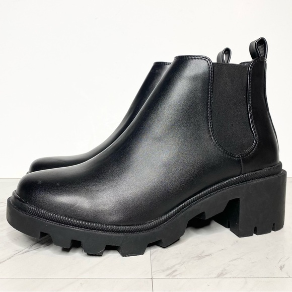 Steve Madden Hadlee Lug Sole Black Faux Leather Chelsea Bootie 10M - Picture 1 of 16